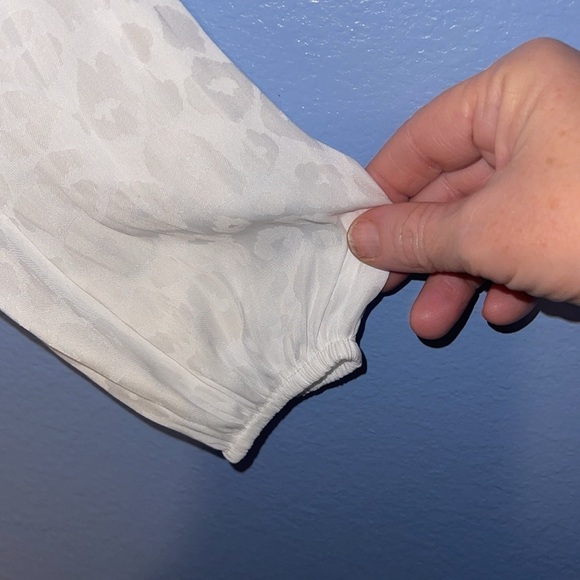 Show Me Your Mumu Alicia Tunic Snow Cheetah White Small NWOT -   MM - Picture 5 of 7